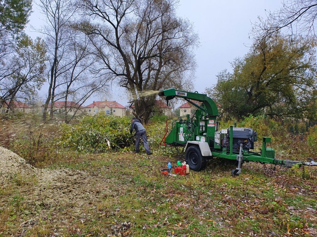 Wycinka pielęgnacja drzew czyszczenie działek podnośnik rębak Warszawa