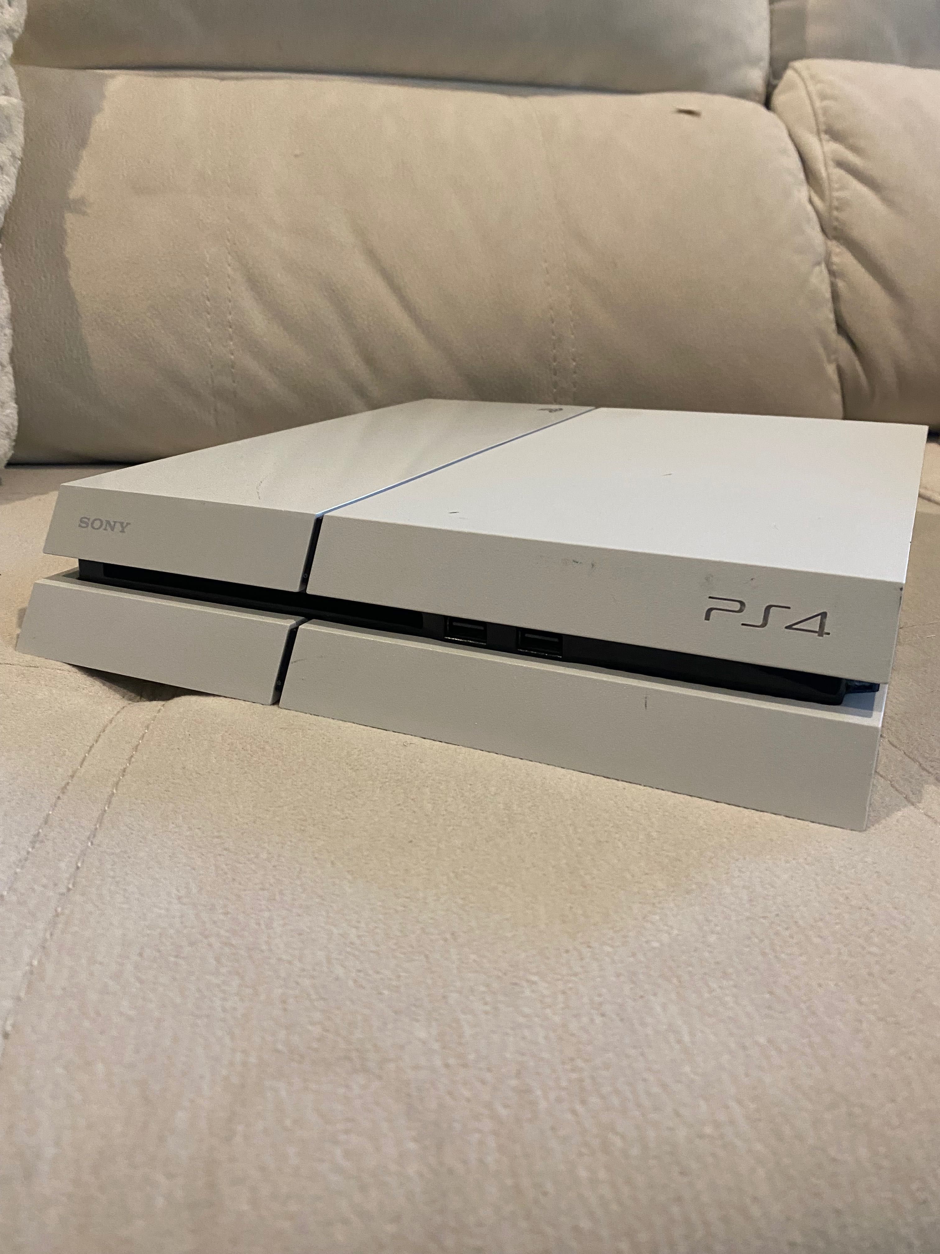 PS4 usada em bom estado