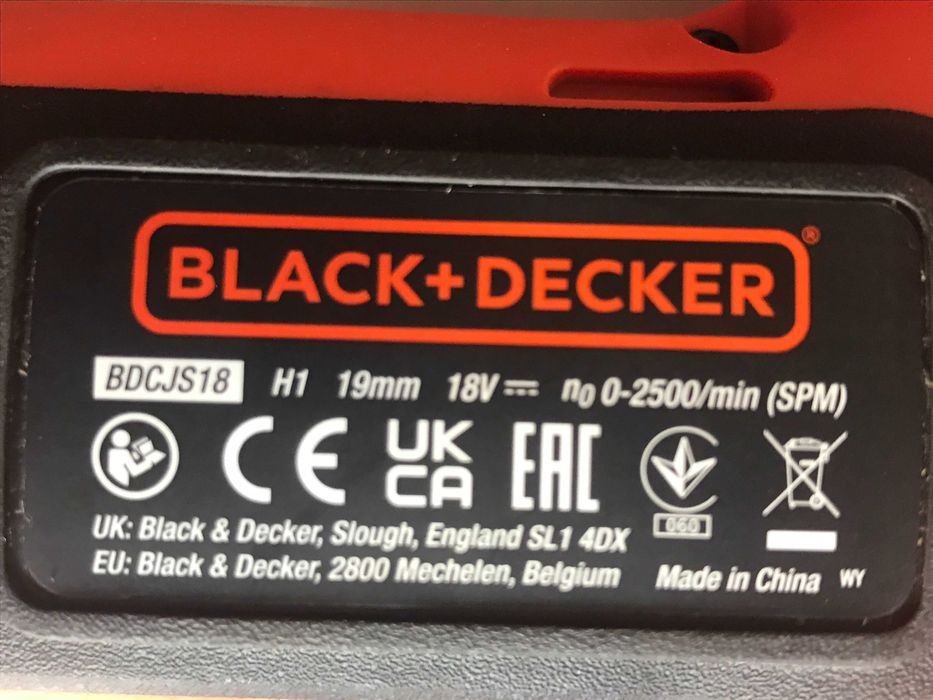 Акумуляторний лобзик BLACK+DECKER BDCJS18 з Англії