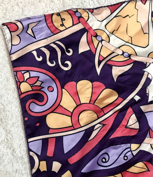 Pequeno lenço colorido