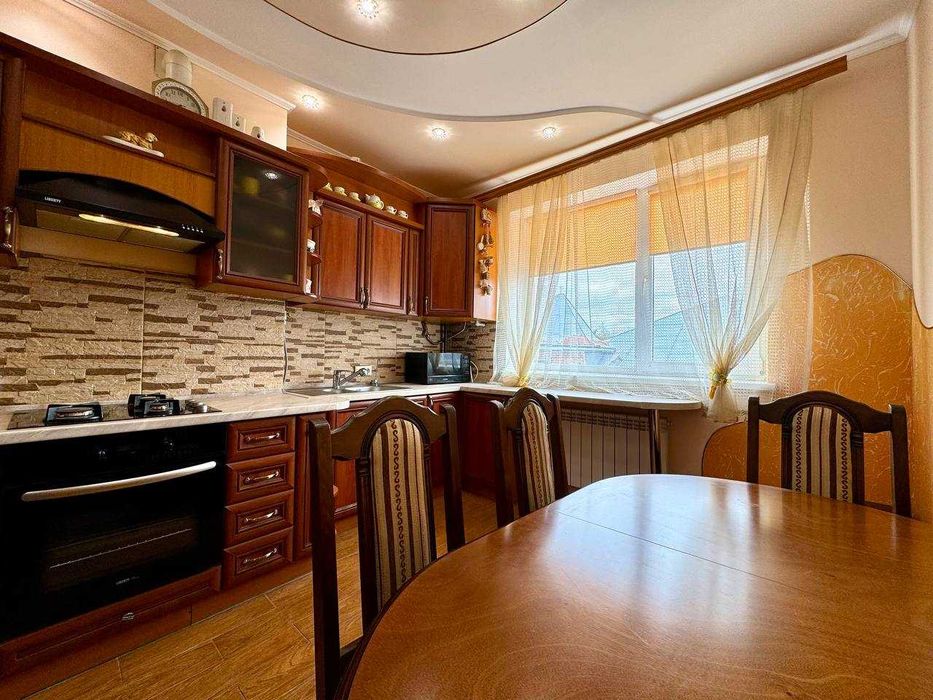 3-кімнатна квартира з РЕМОНТОМ біля парку