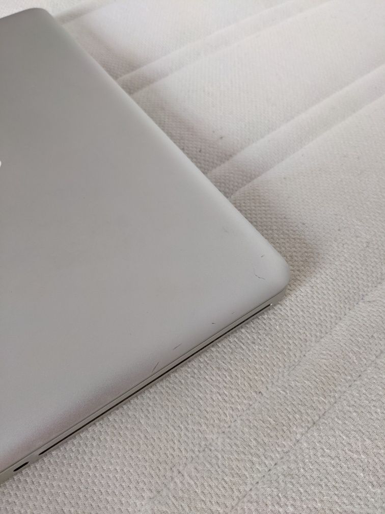 MacBook Pro 2012 PARA PEÇAS (não é Retina)