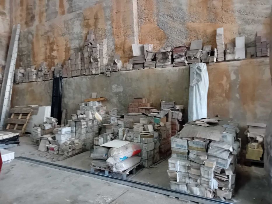 Lote 1250m2 de Azulejos e Mosaico.