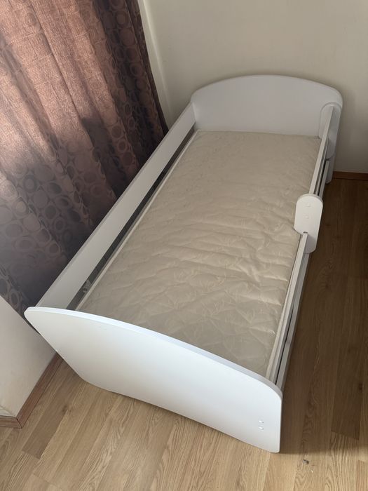 Дитяче ліжко з матрацом