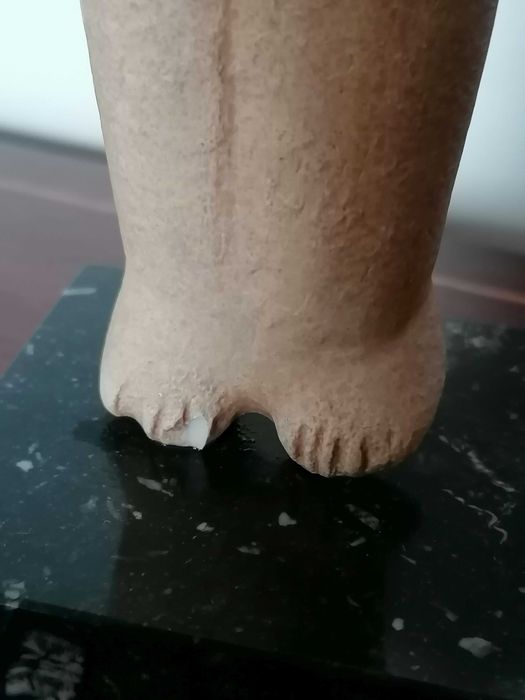 Reprodução de guerreiro da arte cicládica (Ilhas Cíclades no Mar Egeu)