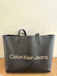 Bolsa da marca Calvin Klein