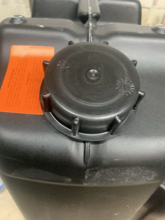 Чорні каністри 10/20 л