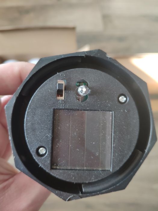 Садовий ліхтар на сонячній батареї