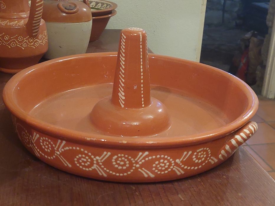 Assadeira de frango em barro