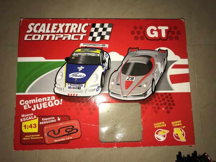 Scalextric compact Sterowane autka i tor