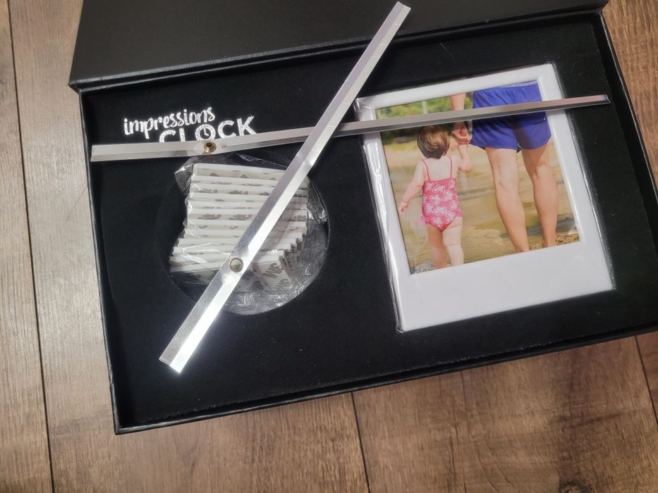 Zegar z ramkami na zdjęcia naklejany ścienny