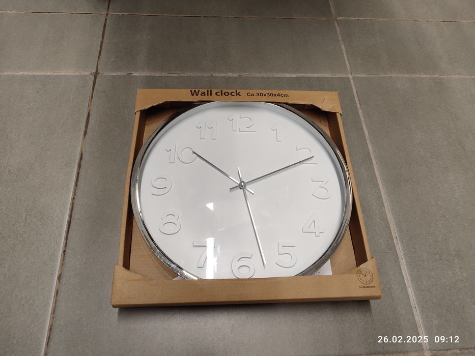 Nowy srebrny zegar ścienny 30 cm
