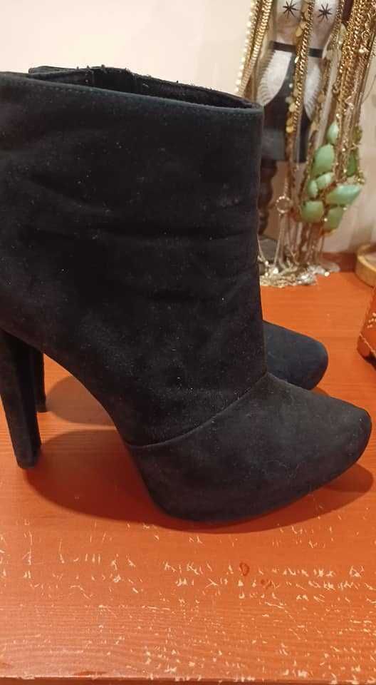 Botins camurça preta da Zara