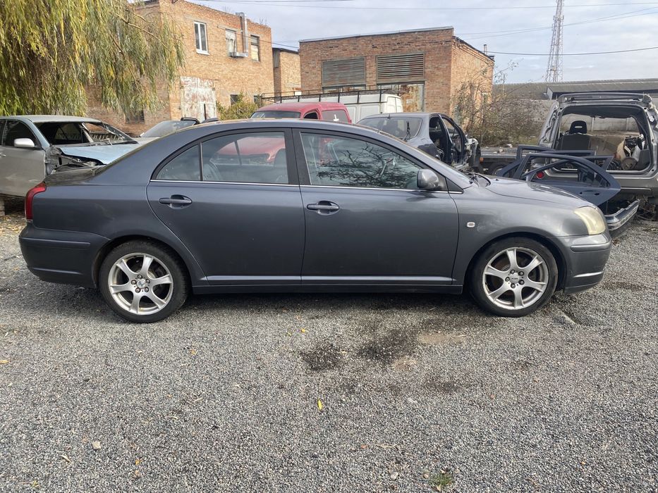Кришка багажника Тойота Авенсіс Toyota avensis T25 2.2 d4d розборка