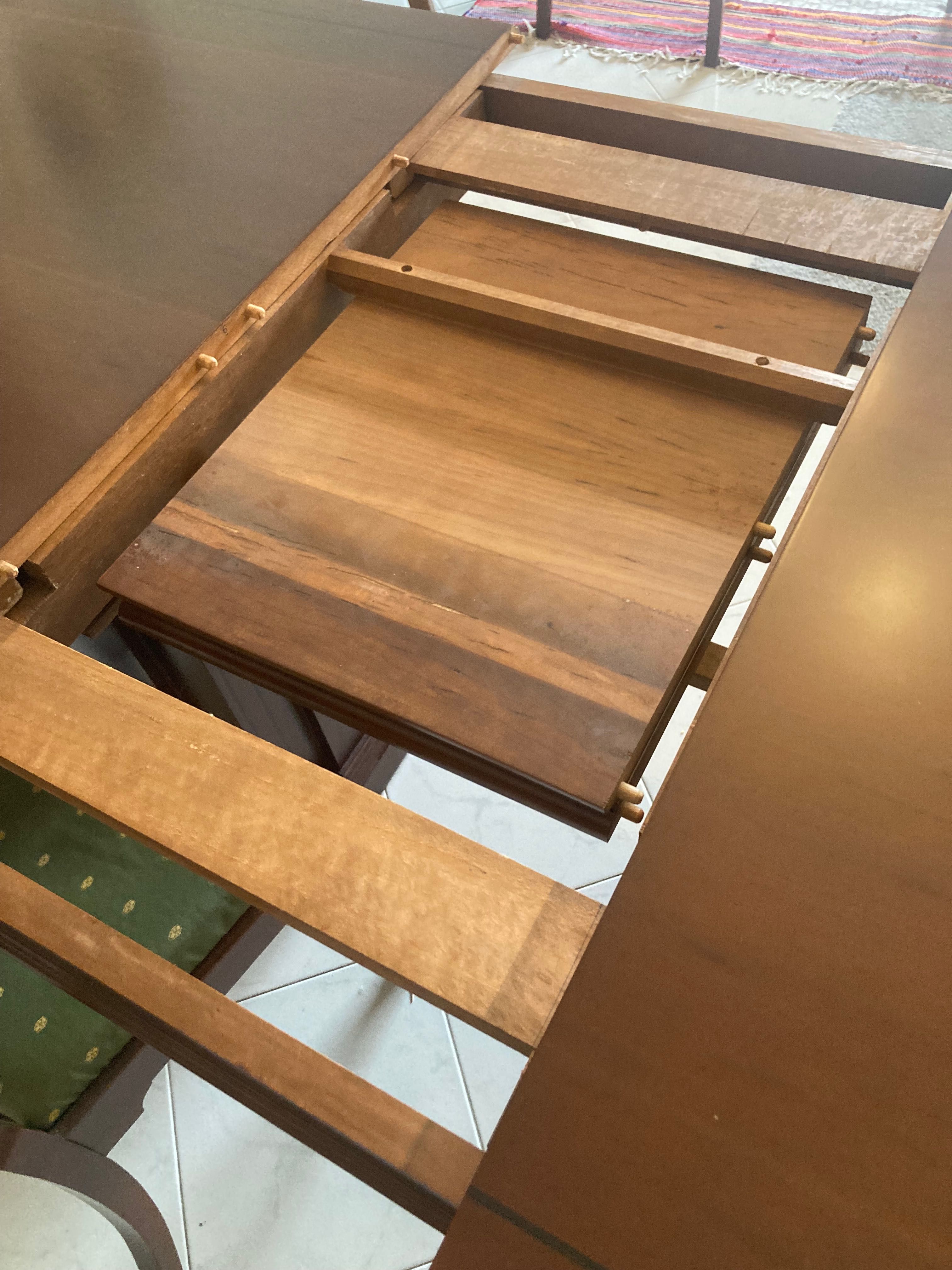 Mesa de jantar em cerejeira maciça
