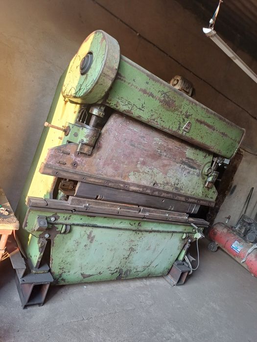 Prasa krawędziarka giętarka z matrycami