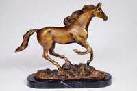 Biegnący koń z brązu na marmurze piękna rzeźba figura