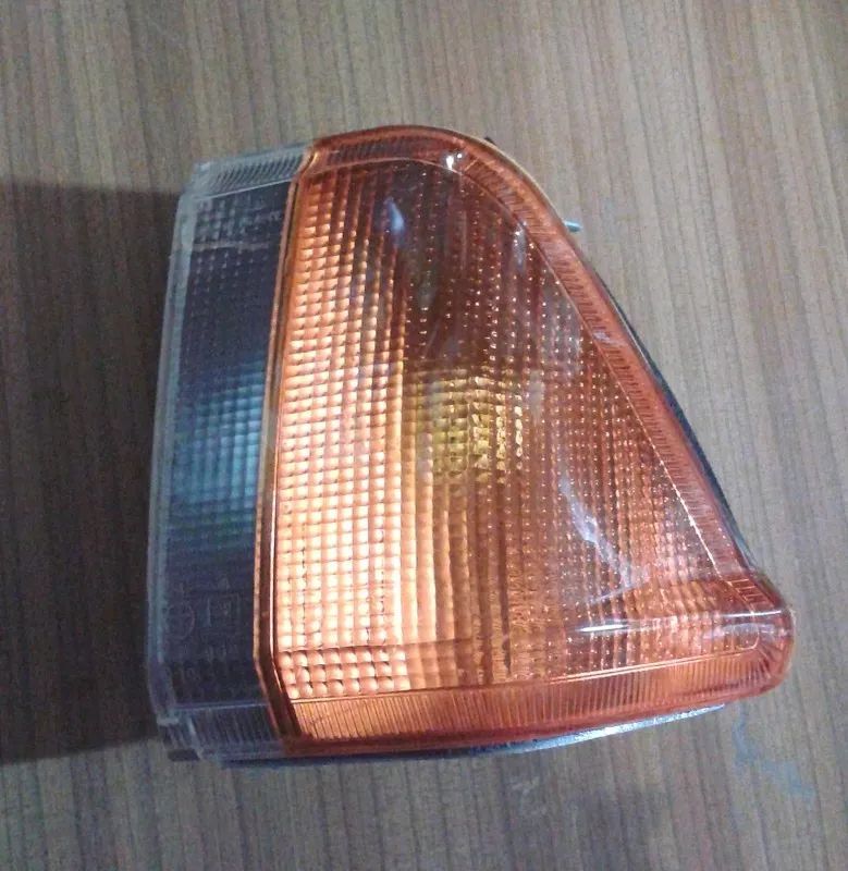 Peugeot 305 Migacz Przód Lewy 573619S