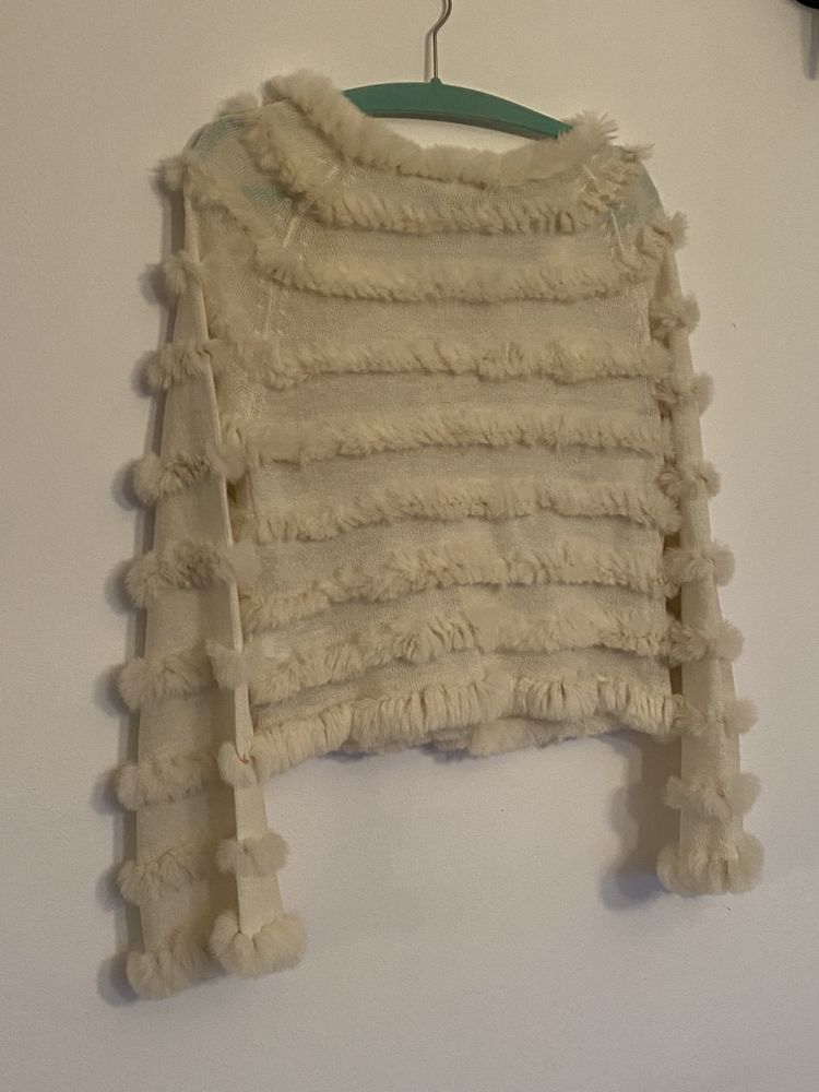 Sweter w kolorze ecru  z naturalnym futerkiem m/l