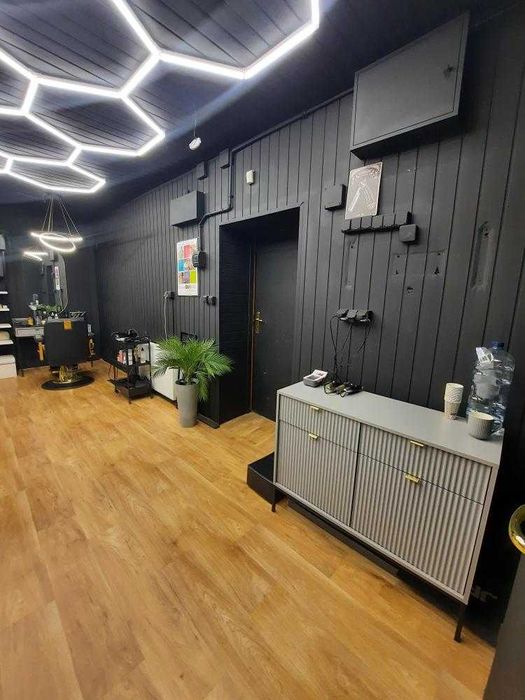 Wynajmę fotel barberski w nowoczesnym salonie z baza klientów 5* books