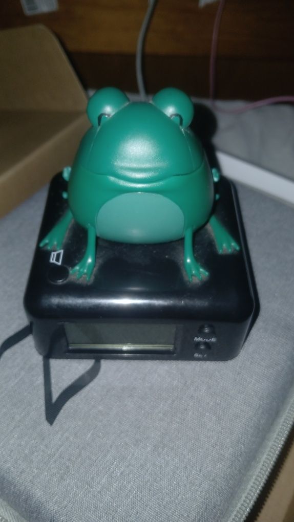Relógio despertador em forma de sapo