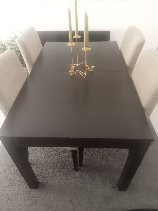 Mesa retangular com 4 cadeiras