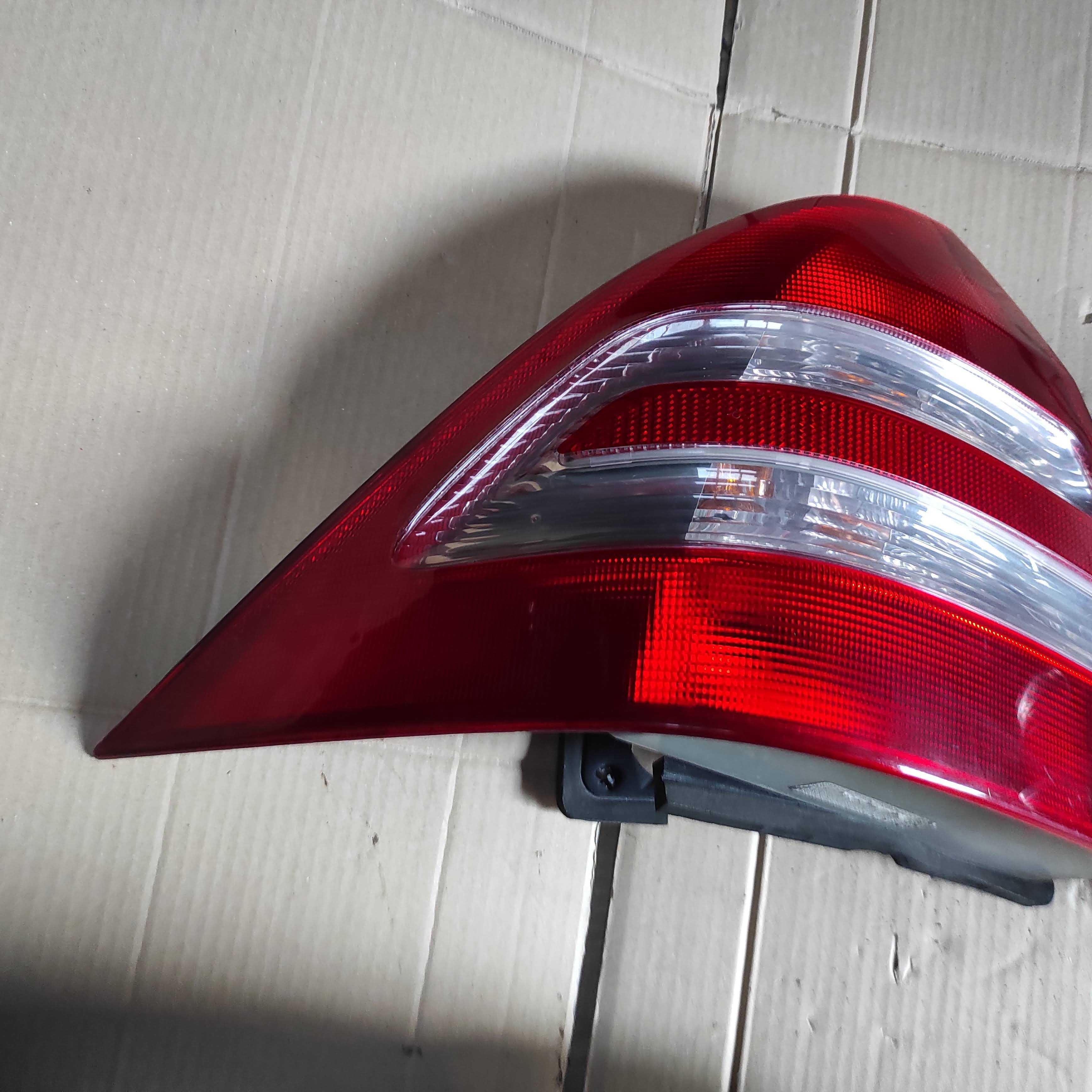 Lampa Tył Prawa Lewa Mercedes W 203 Sedan Komplet