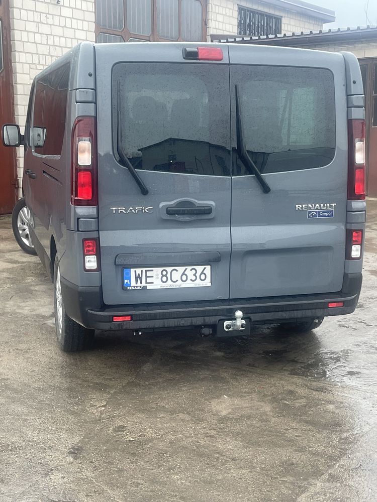 Wynajem Rnault Trafic 9 osobowy 2023r