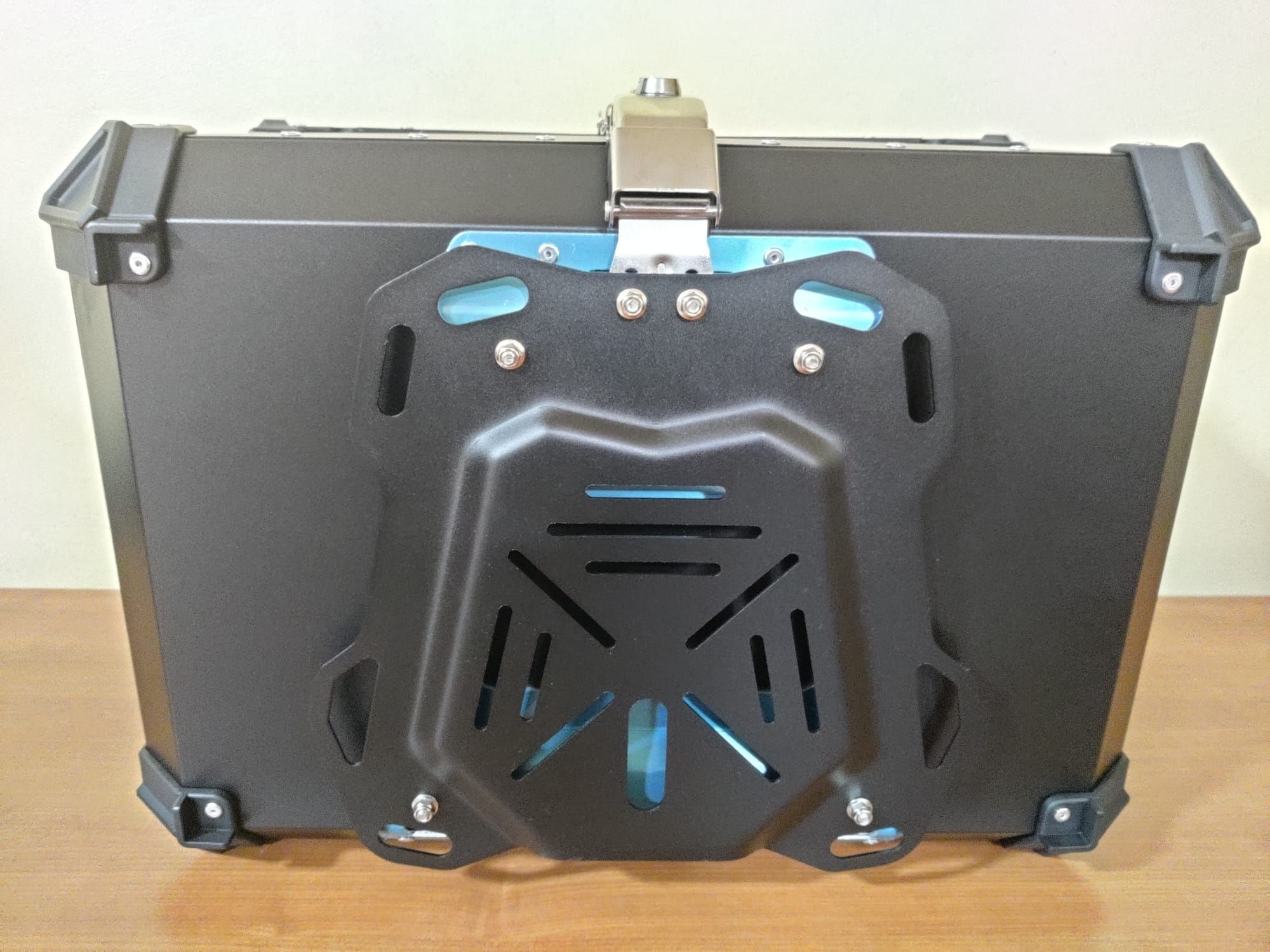 Topcase universal alumínio 45L 55L 65L
