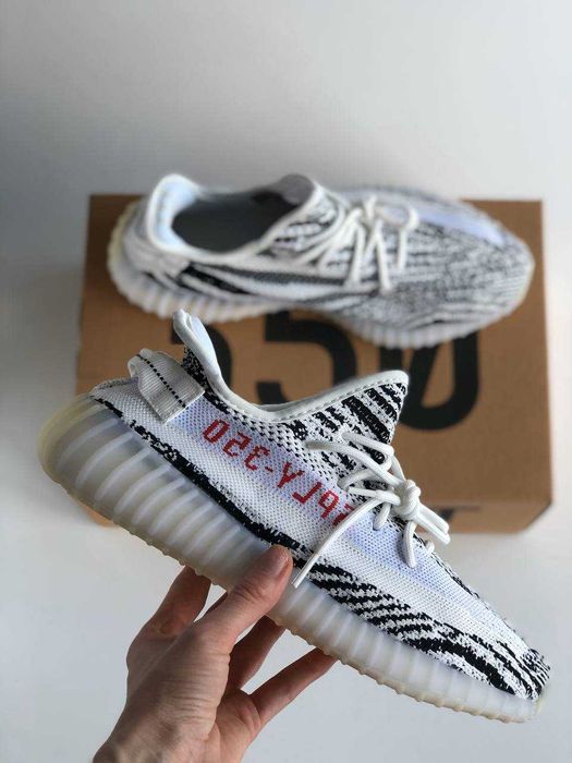 Женские кроссовки Adidas Yeezy Boost 350 v2 White Zebra. 36-40