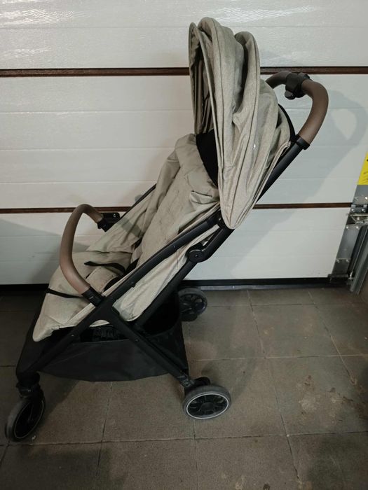 Joie pact pro lekki i kompaktowy wózek spacerowy
