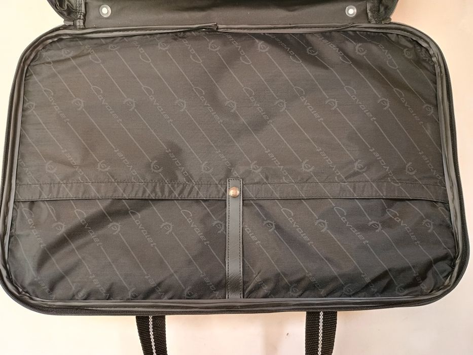 Дорожная сумка для одежды с вешалками