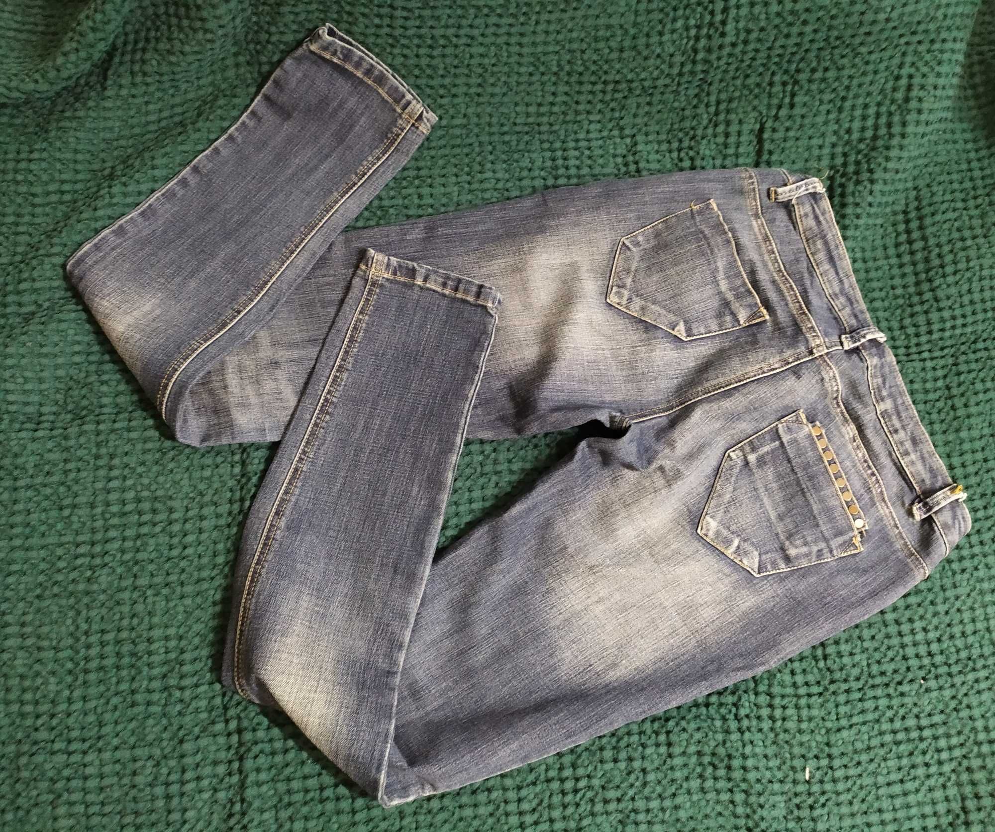 Damskie jeansy w rozmiarze M