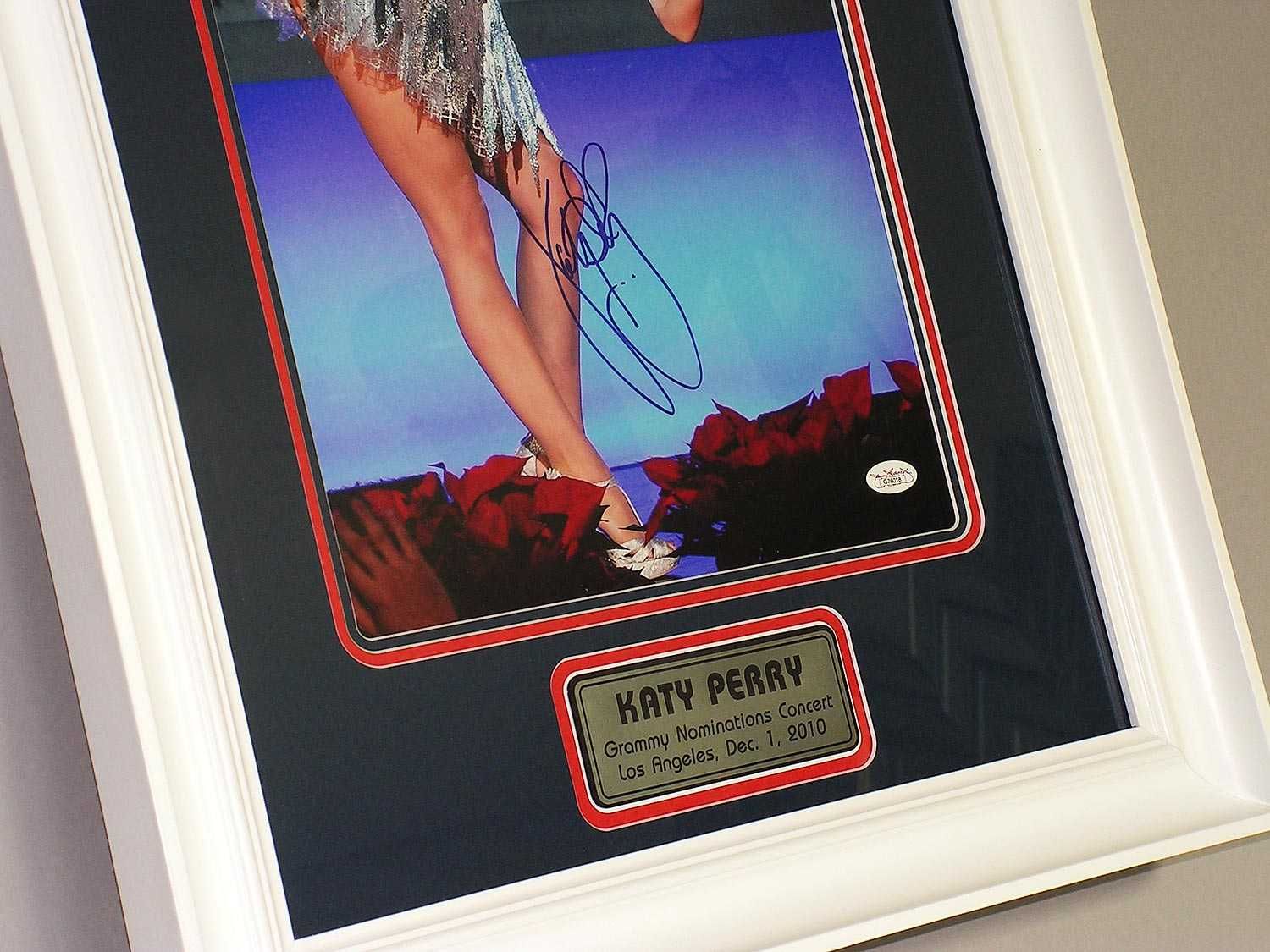 Katy Perry Autograf w pięknej oprawie 2010 r