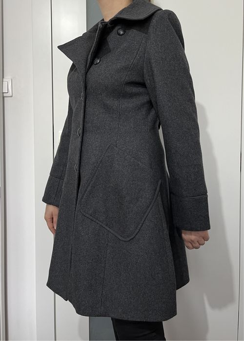 Soaked in Luxury szary rozkloszowany płaszcz midi