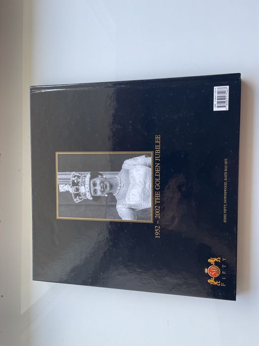 Книга-альбом «Золотий ювілей правління королеви Єлизавети ІІ»