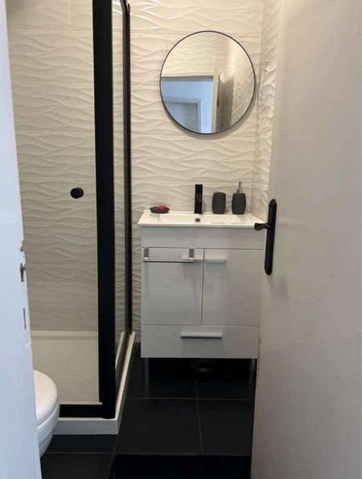 Arrenda-se quarto com wc