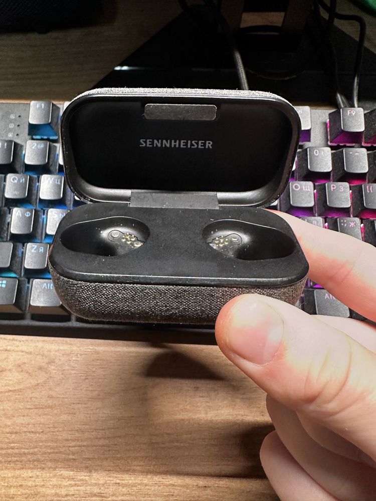Оригінальний кейс Sennheiser MOMENTUM True Wireless 2