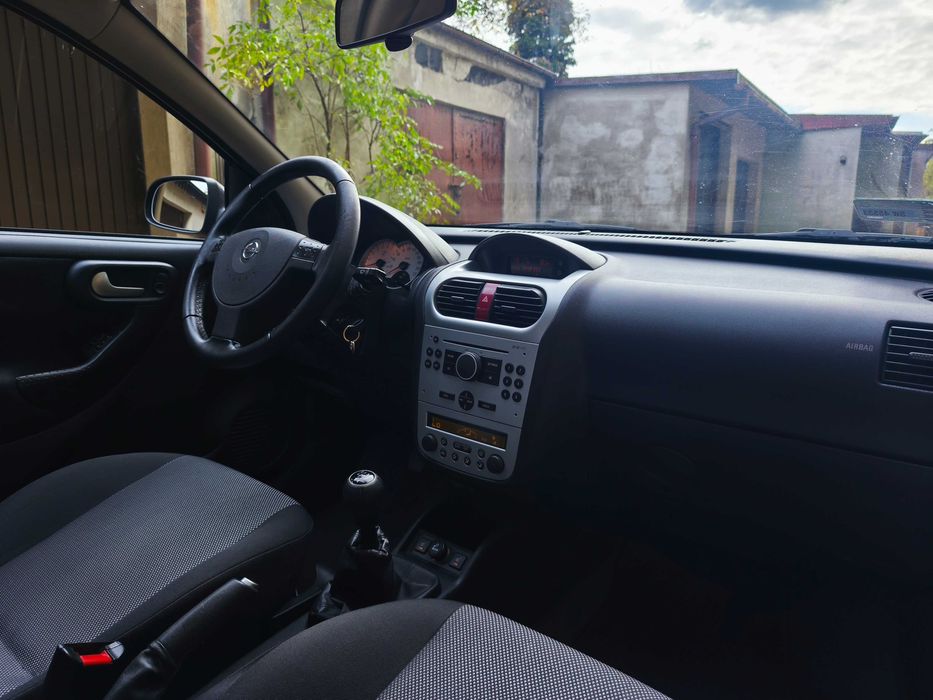 Opel Corsa ,bogate wyposażenie,oryginalany lakier
