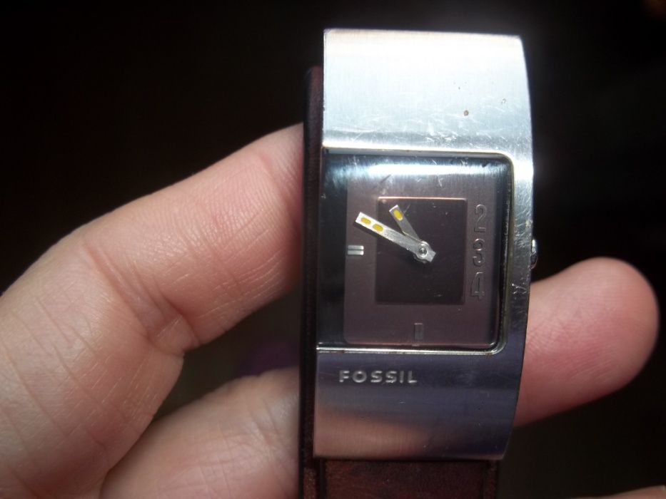 Amerykański zegarek Fossil genuine-leather JR9675