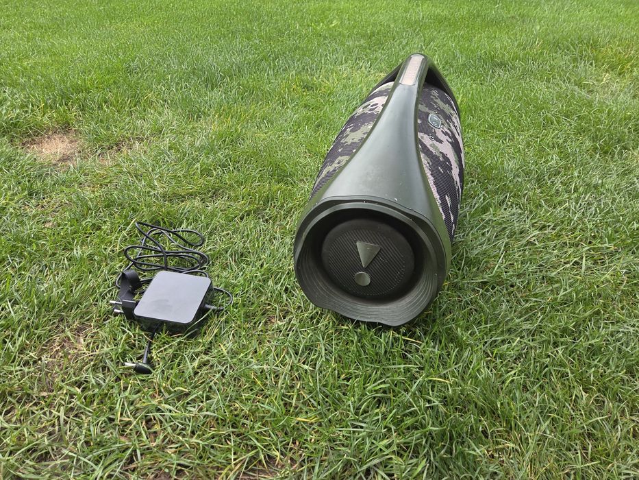 Głośnik JBL Boombox 2 moro działa idealnie partybox