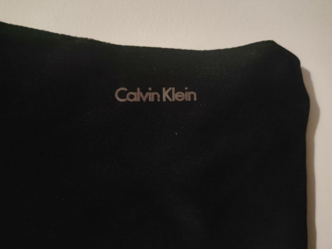 świetne bezszwowe majtki Calvin Klein