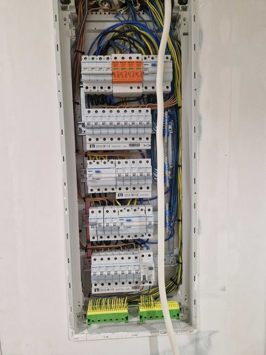 Usługi budowlane ,  elektryczne