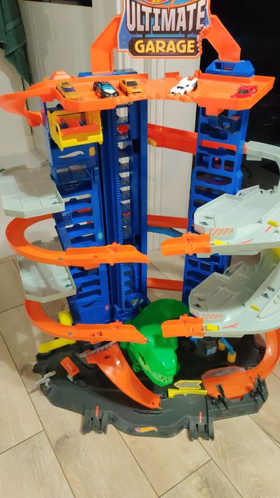 Hot Wheels Mega garaż atak T-Rexa