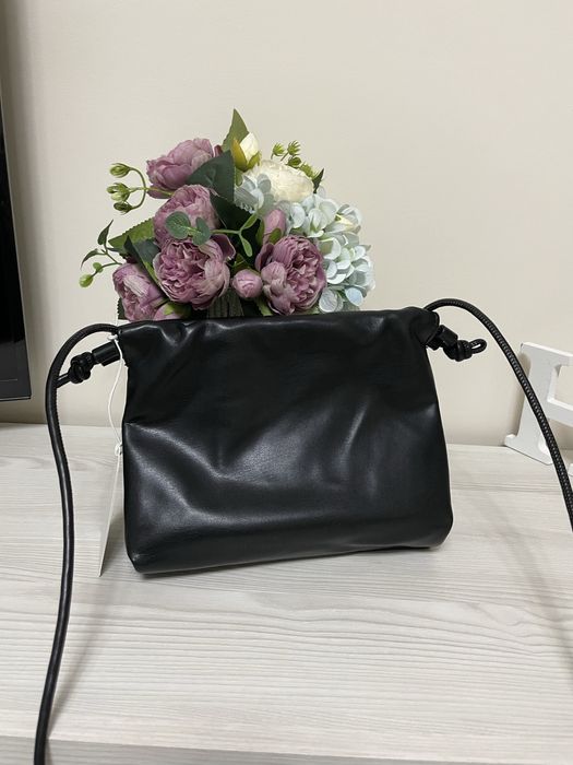 Міні-сумка COS на шнурку