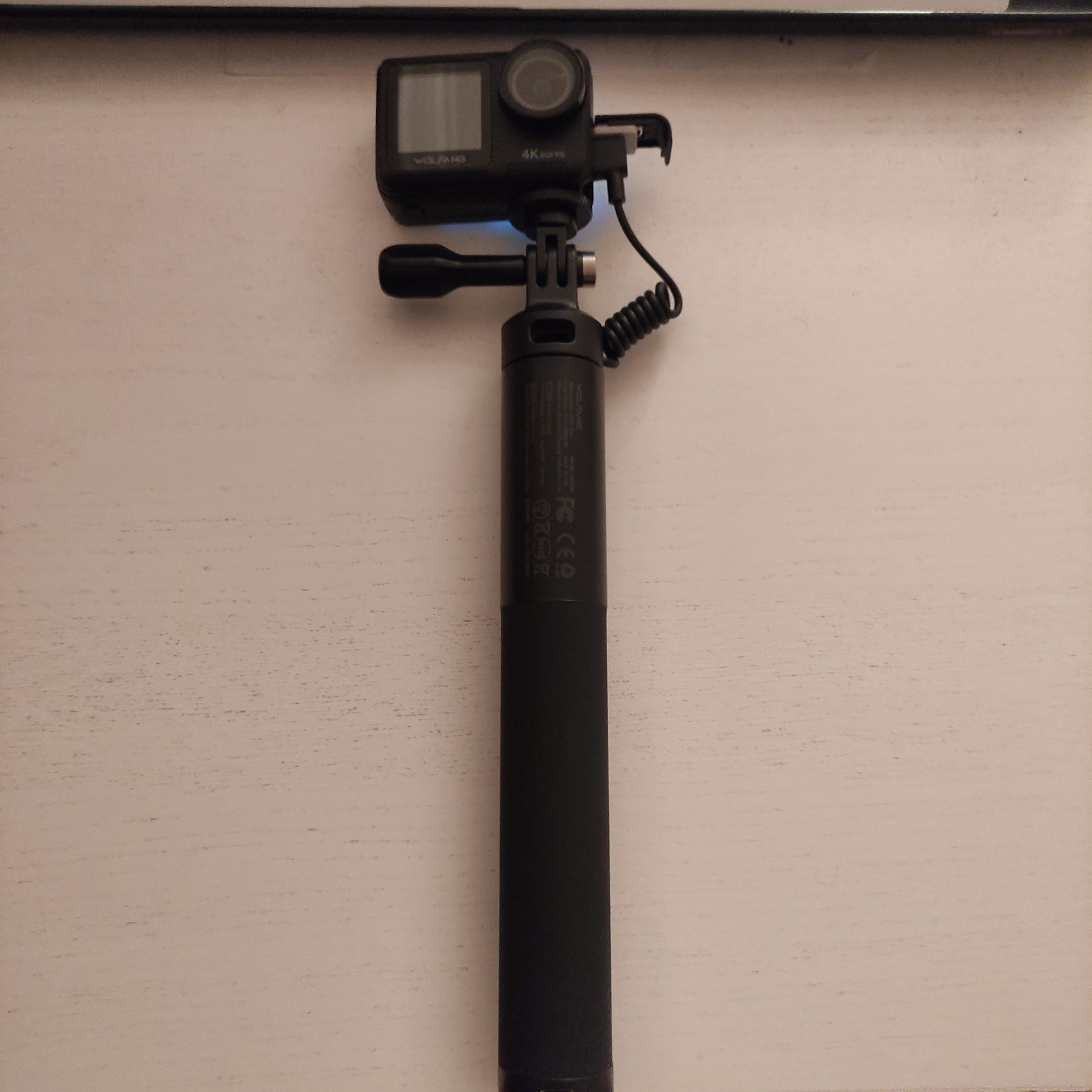 Wolfang GB2200 selfie stick recarregável