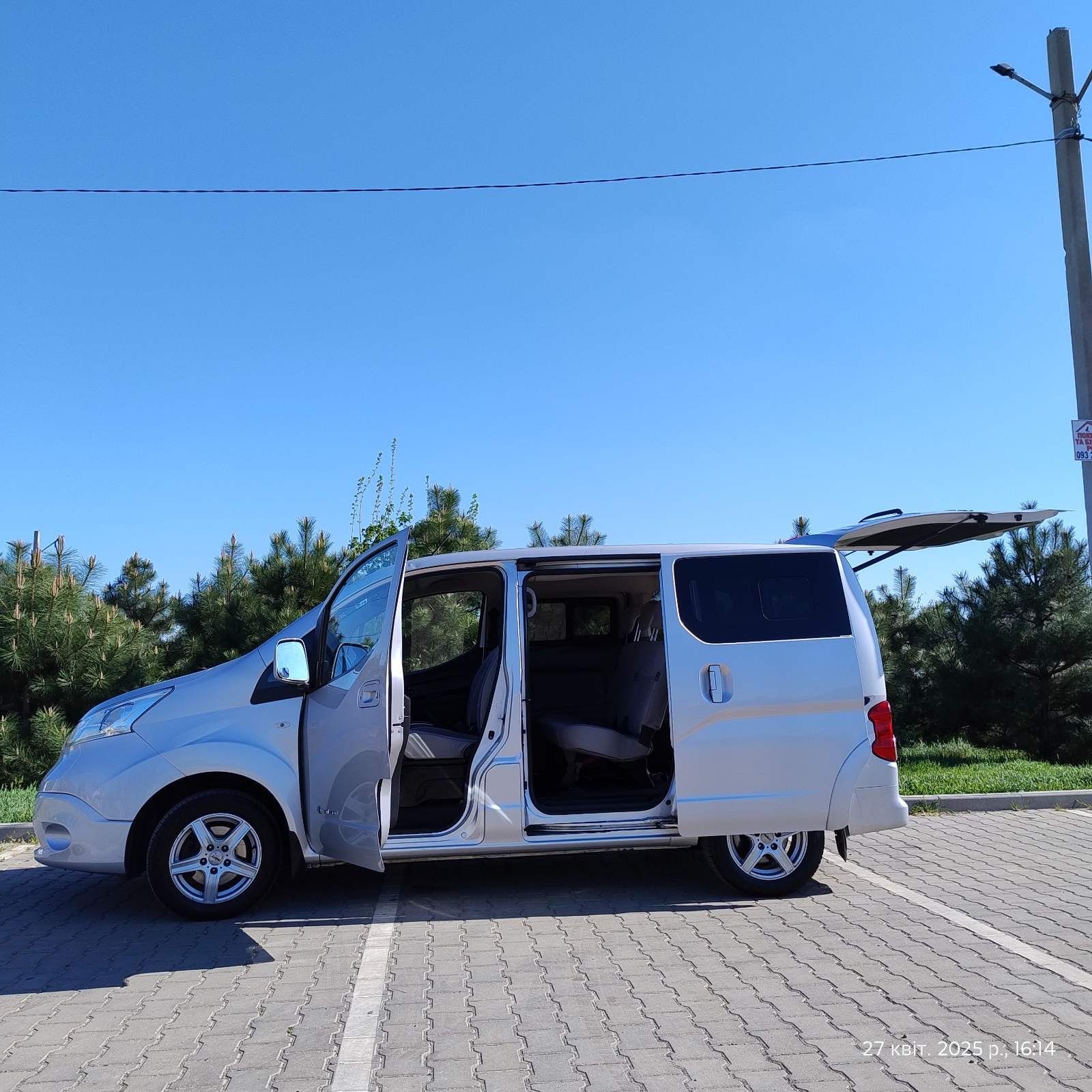 Електро мікроавтобус Nissan e nv200