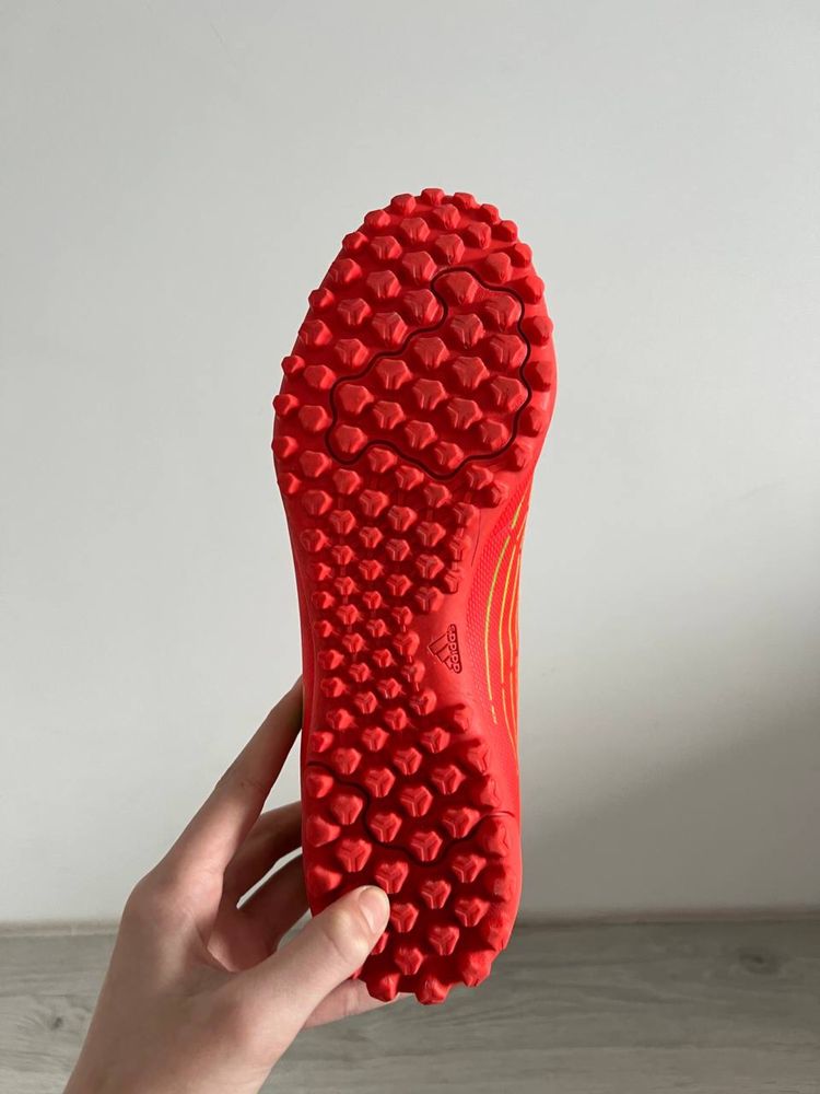 сороконіжки adidas predator edge.4 tf red