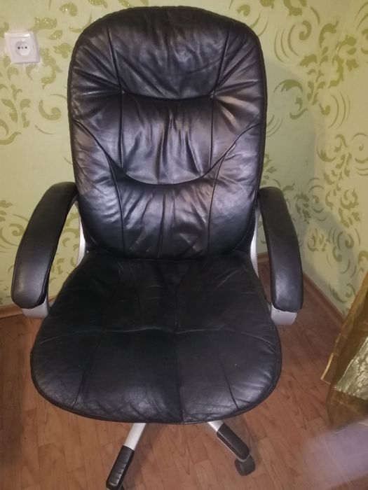 Продам кожаное кресло