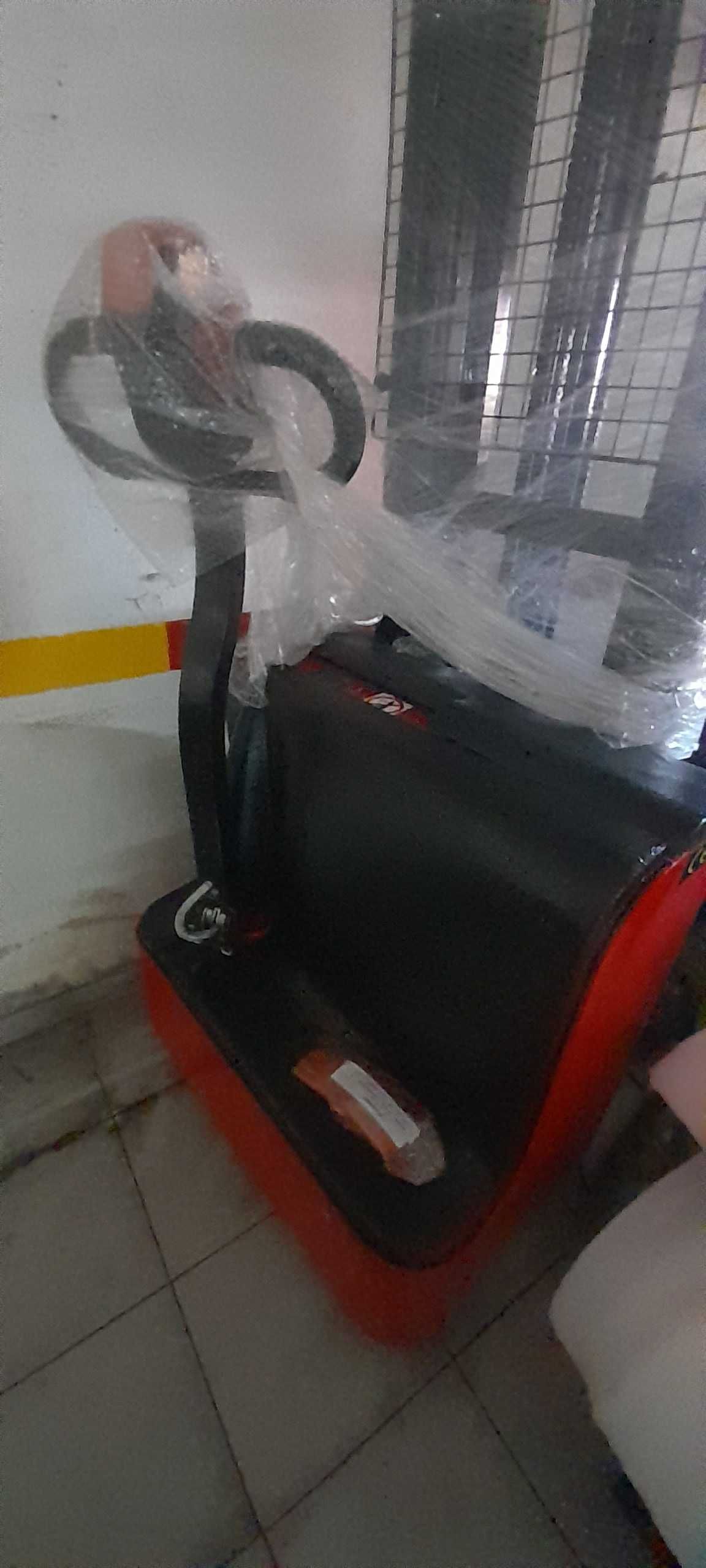 Vendo Staiker Hu-Lift Usado 1500Kg - Elevação 3 Metros